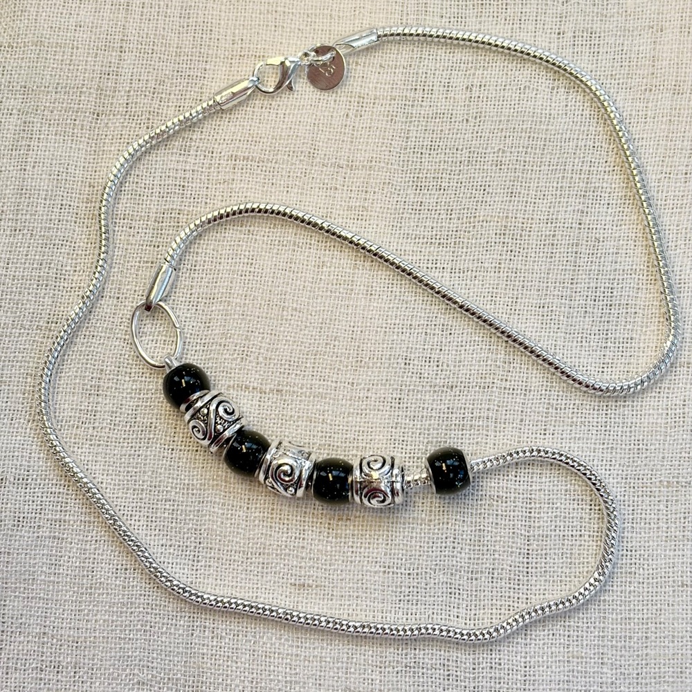 Unisex.Real 925 sterling silver choker,glass”mood”beads,real silver spacers.53cm